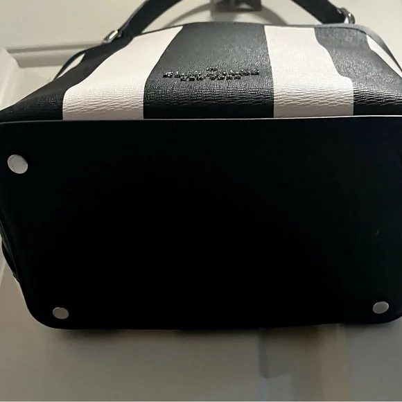 NWOT Spade ♠️ bucket bag striped navy blue and white - Picture 6 of 16